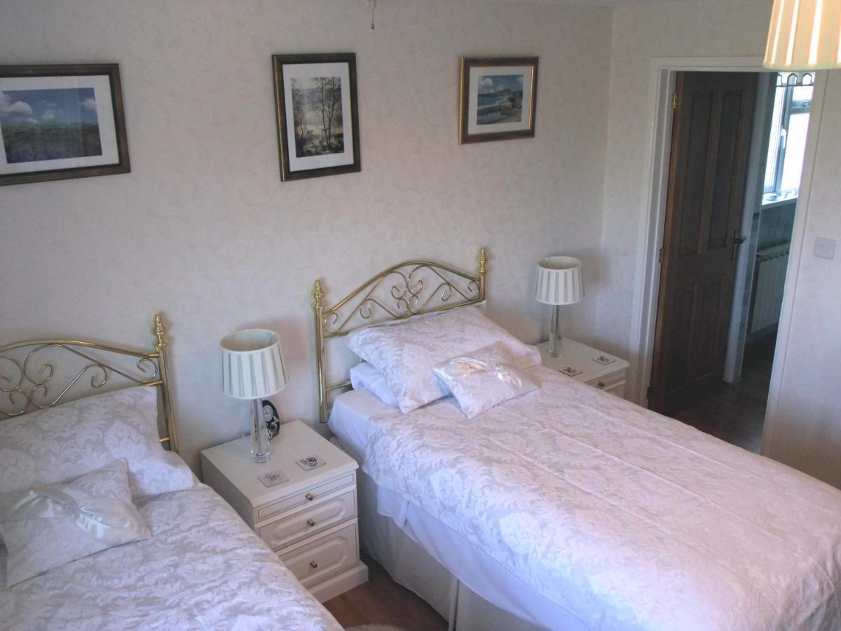 Bed and Breakfast Erw-Lon Farm Pontfaen Zimmer foto